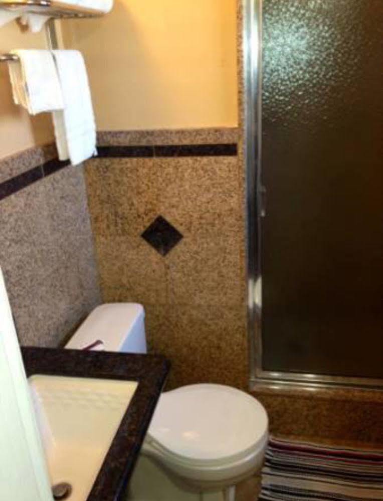 Town & Country Motel Livingston Exterior photo