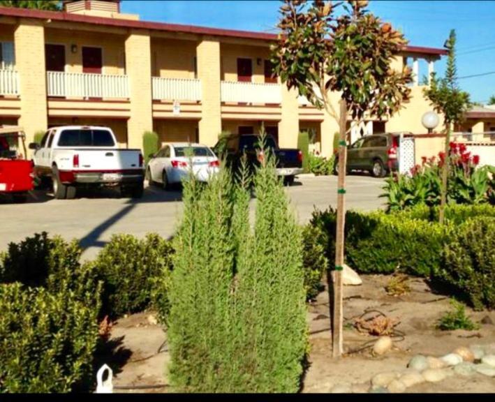 Town & Country Motel Livingston Exterior photo